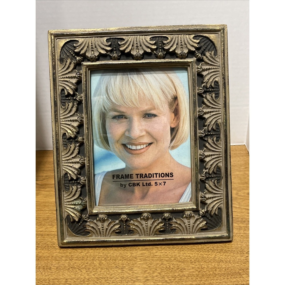 PHOTO FRAME ... Frame Traditions by CBK Ltd.‎ 5 X 7...heavy See Photos For Flaw
